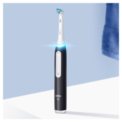 Szczoteczka do zębów Oral-B iO3 Black