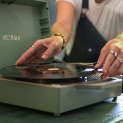 Gramofon Victrola VSC-725SB Re-Spin